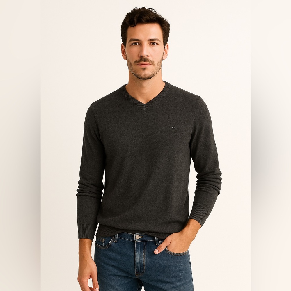 Calvin Klein 100% Italian Merino wool vneck minimalist sweater. Men’s XL.